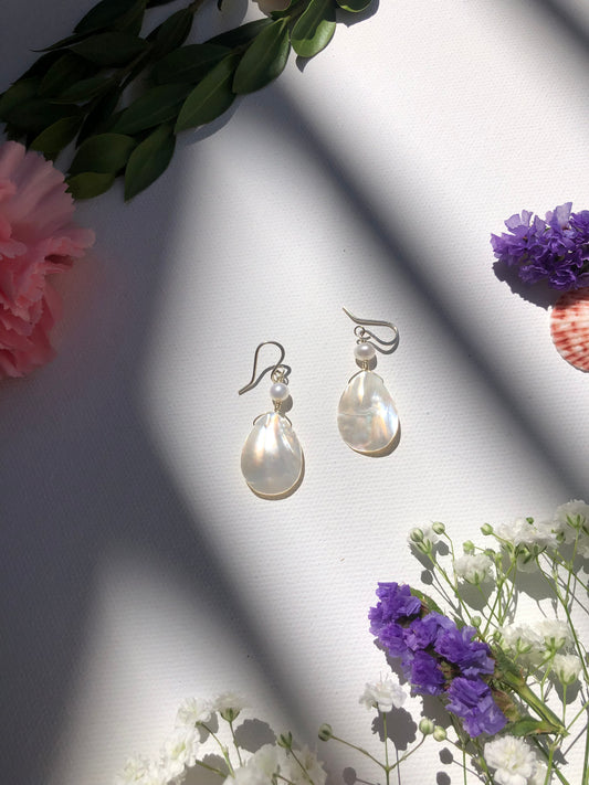 Pearl Aura Drops Earrings